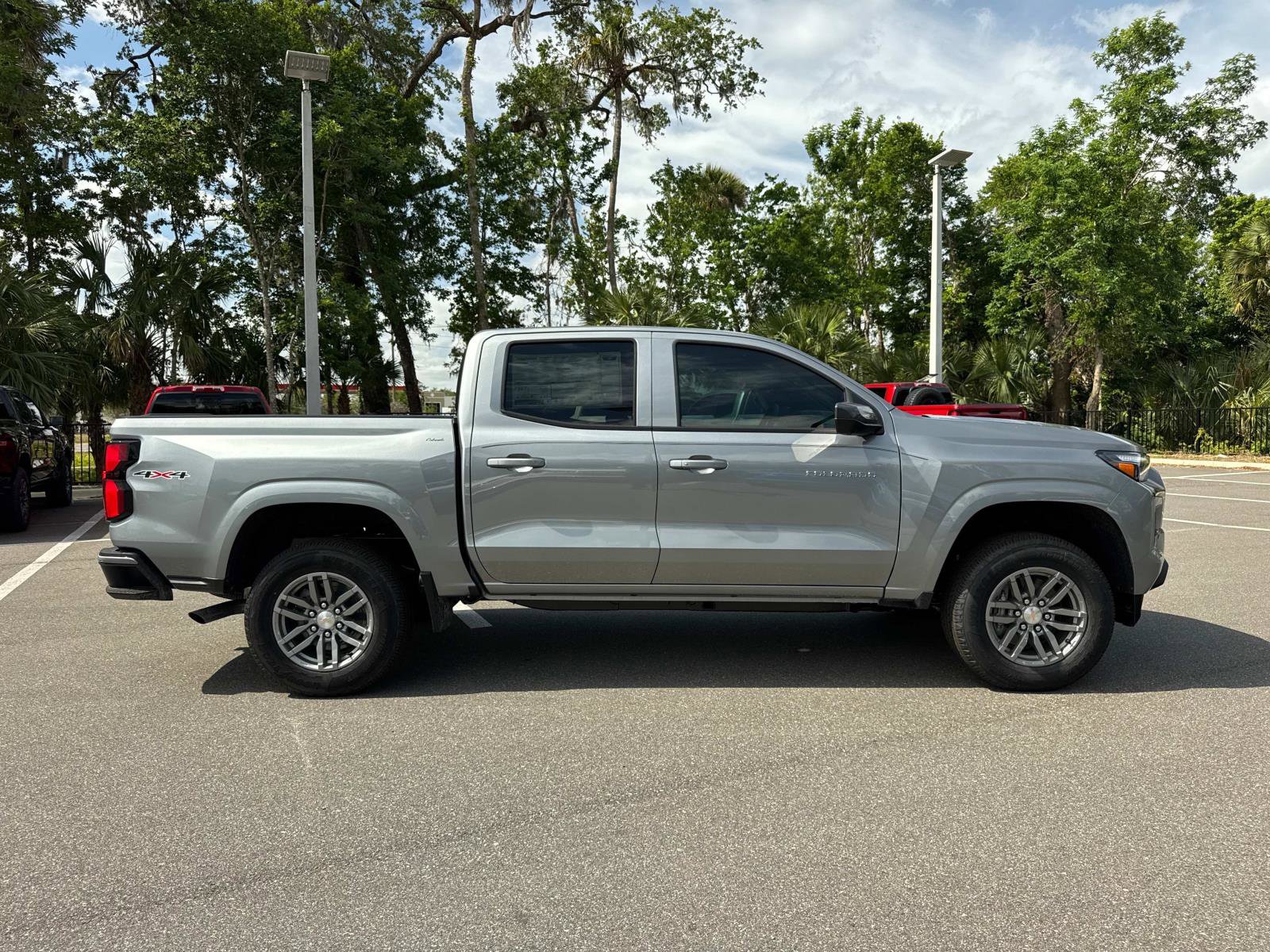 2025 Chevrolet Colorado Work Truck LT photo 2