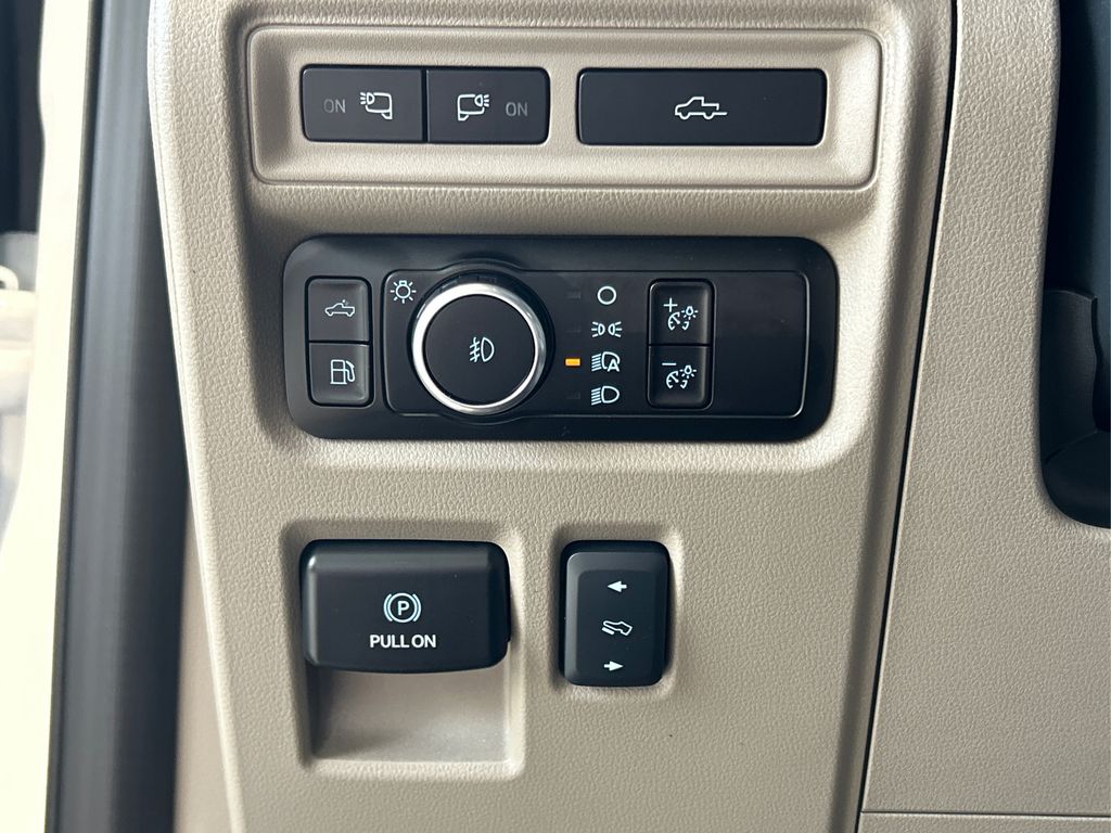 2024 Ford F-150 Platinum photo 41