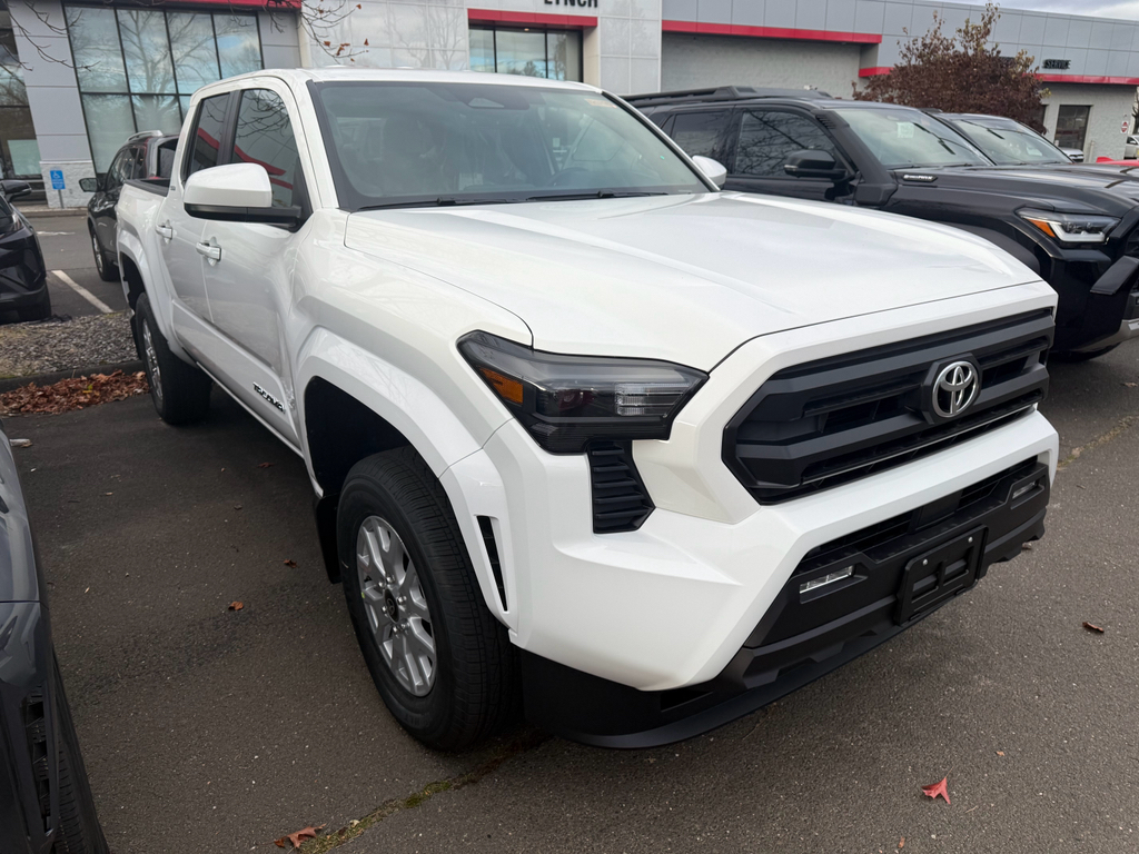 2025 Toyota Tacoma SR5's photo