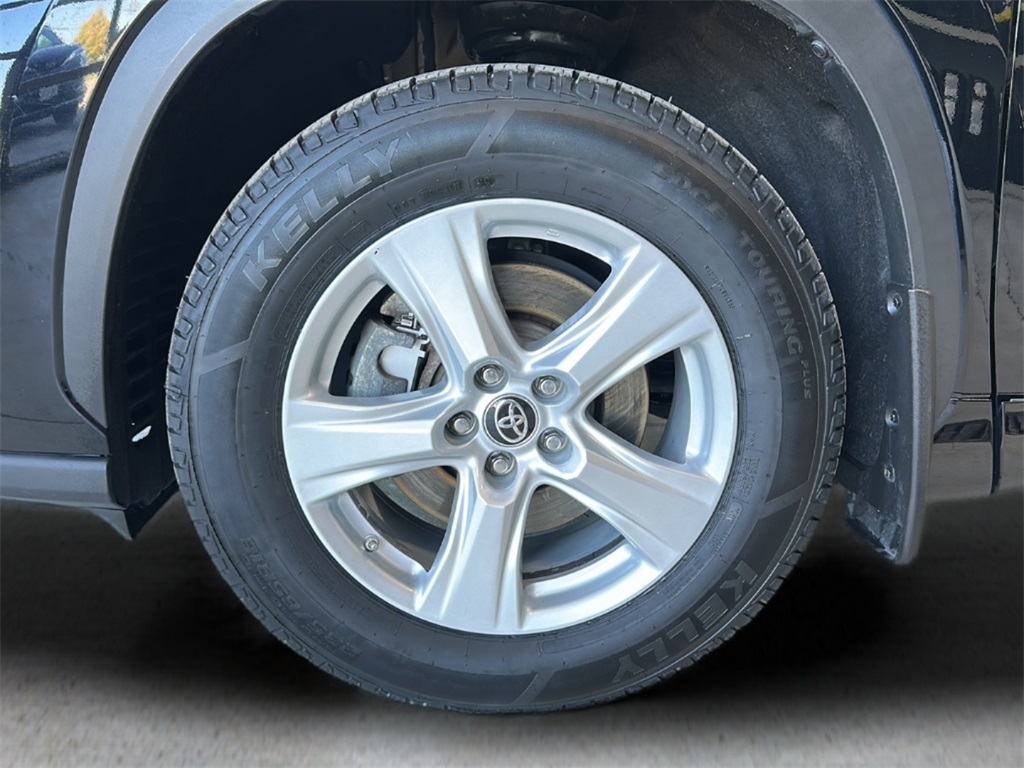 2021 Toyota Highlander L photo 21