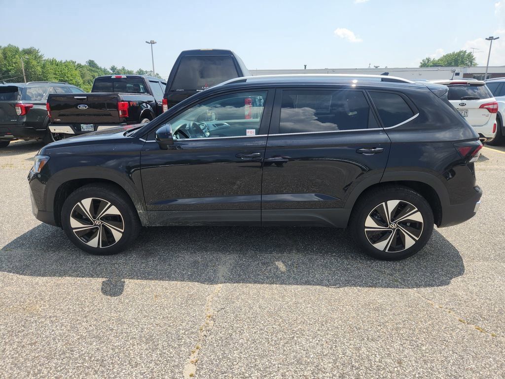 2025 Volkswagen Taos SE photo 2