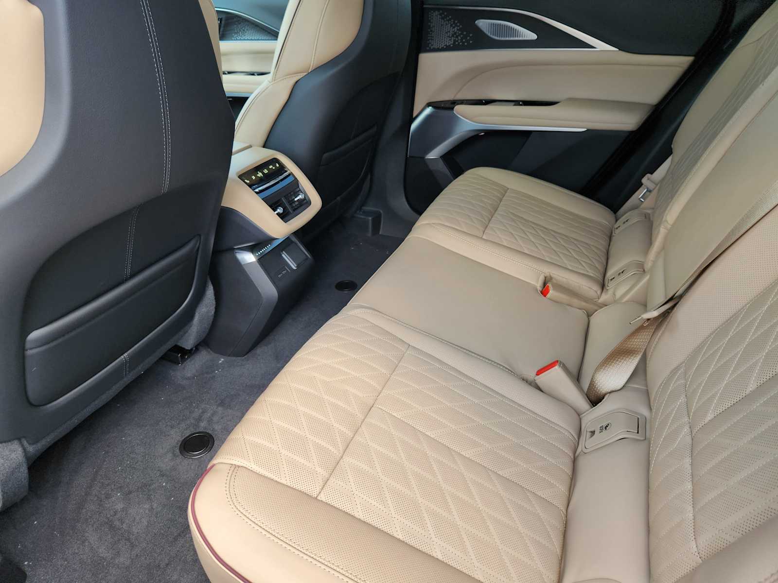 2026 Cadillac Lyriq photo 21