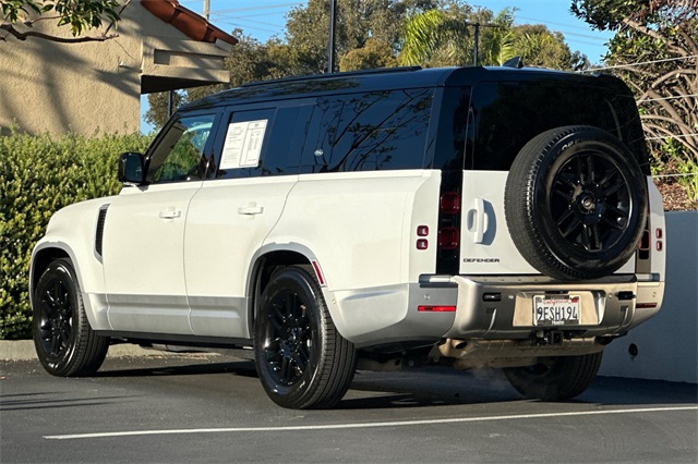 2023 Land Rover Defender 130 S photo 3