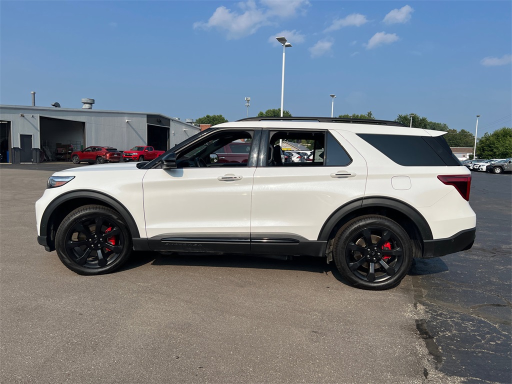 2022 Ford Explorer ST photo 5
