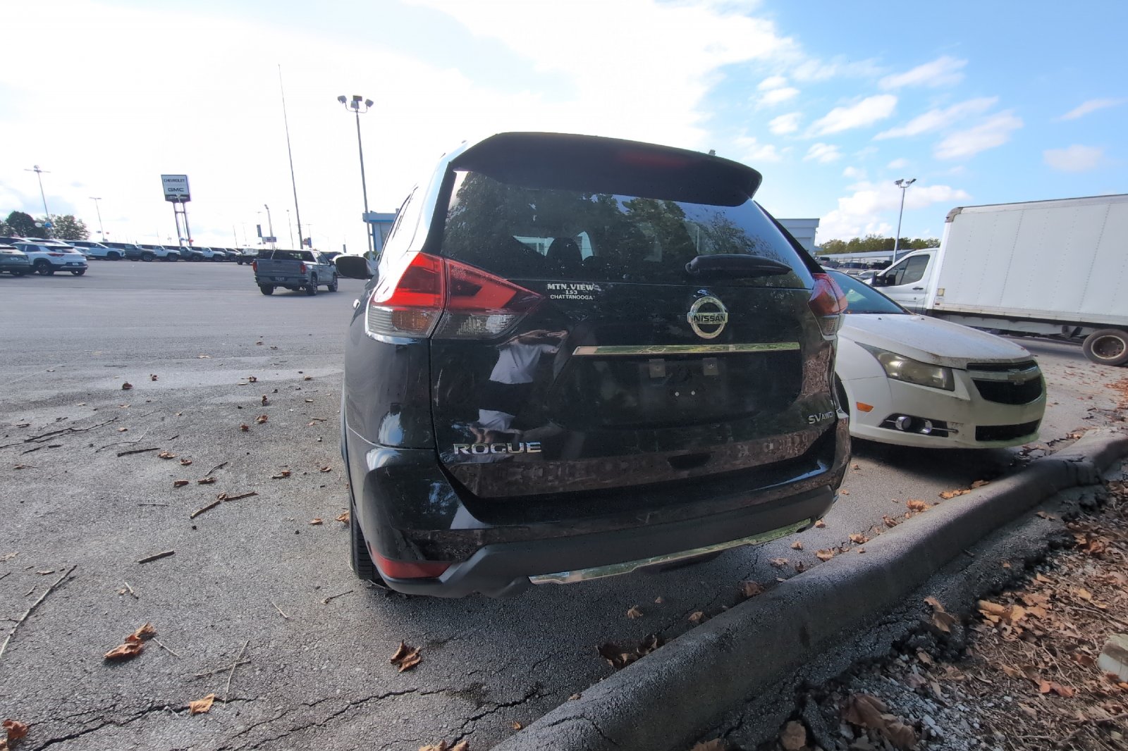 2018 Nissan Rogue SV photo 3