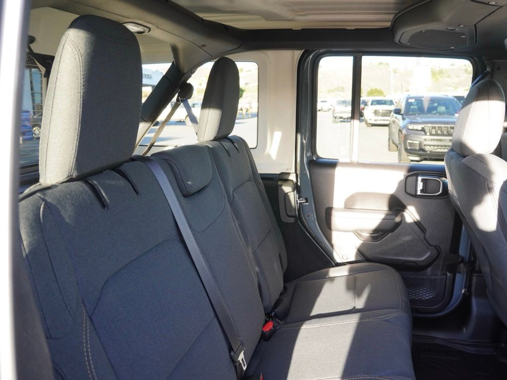 New 2026 Anvil Clear-Coat Exterior Paint Jeep 4-Door Sport S image 23