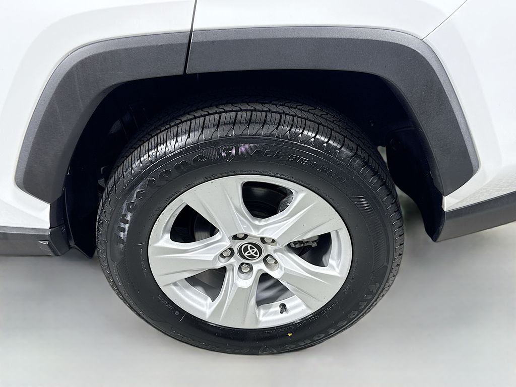 2021 Toyota RAV4 Hybrid XLE photo 29