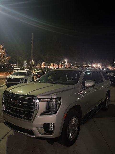2023 GMC Yukon XL SLT's photo