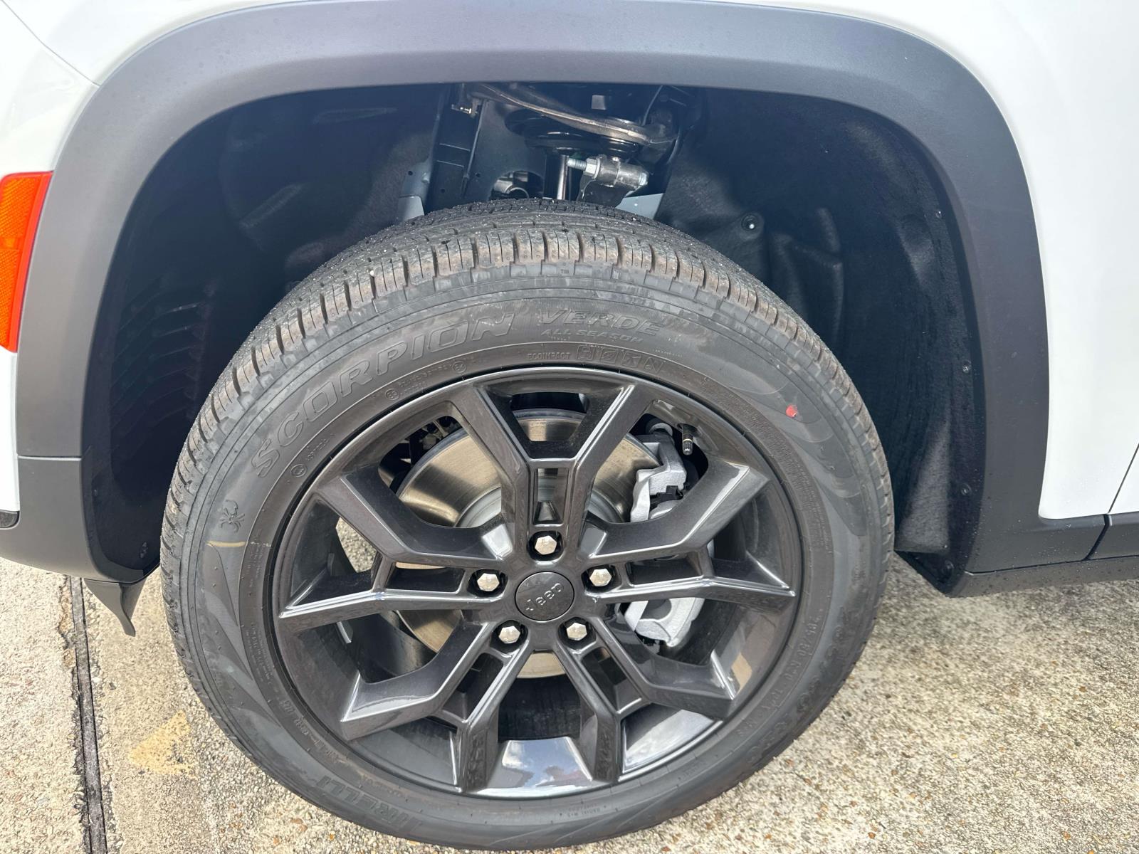 2025 Jeep Grand Cherokee Limited photo 3