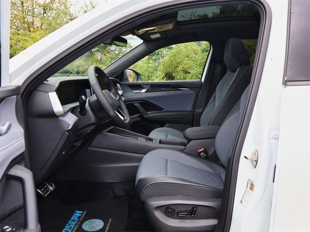 2025 Volkswagen Tiguan SE R-Line Black photo 11