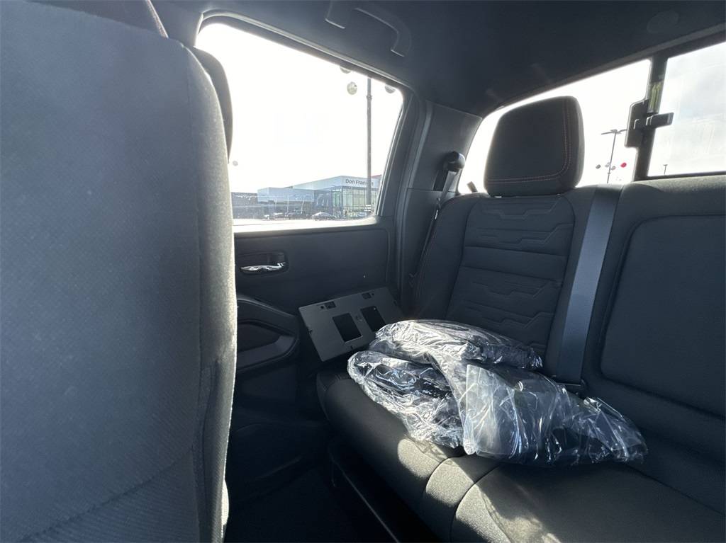 2025 Nissan Frontier PRO-4X photo 12