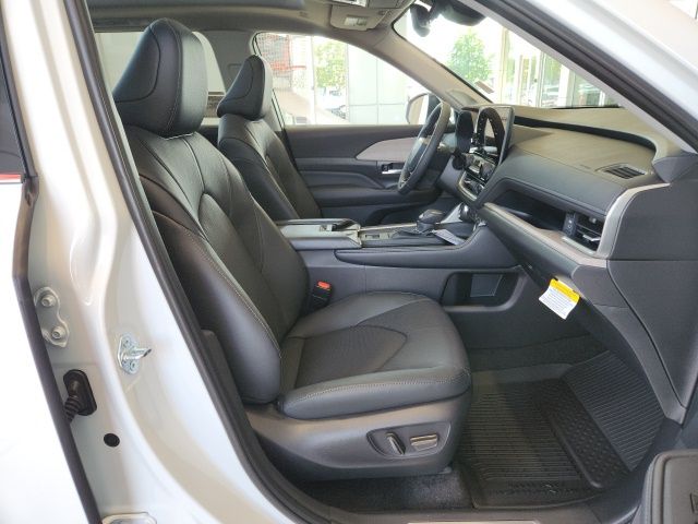 2025 Toyota Grand Highlander Limited AWD photo 23