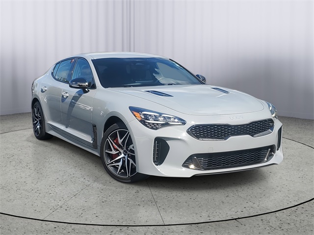 2022 Kia Stinger GT-Line photo 2