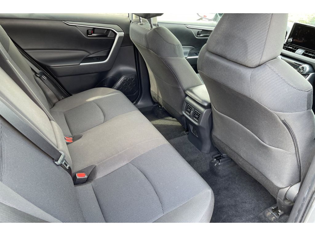 2024 Toyota RAV4 Hybrid LE photo 18