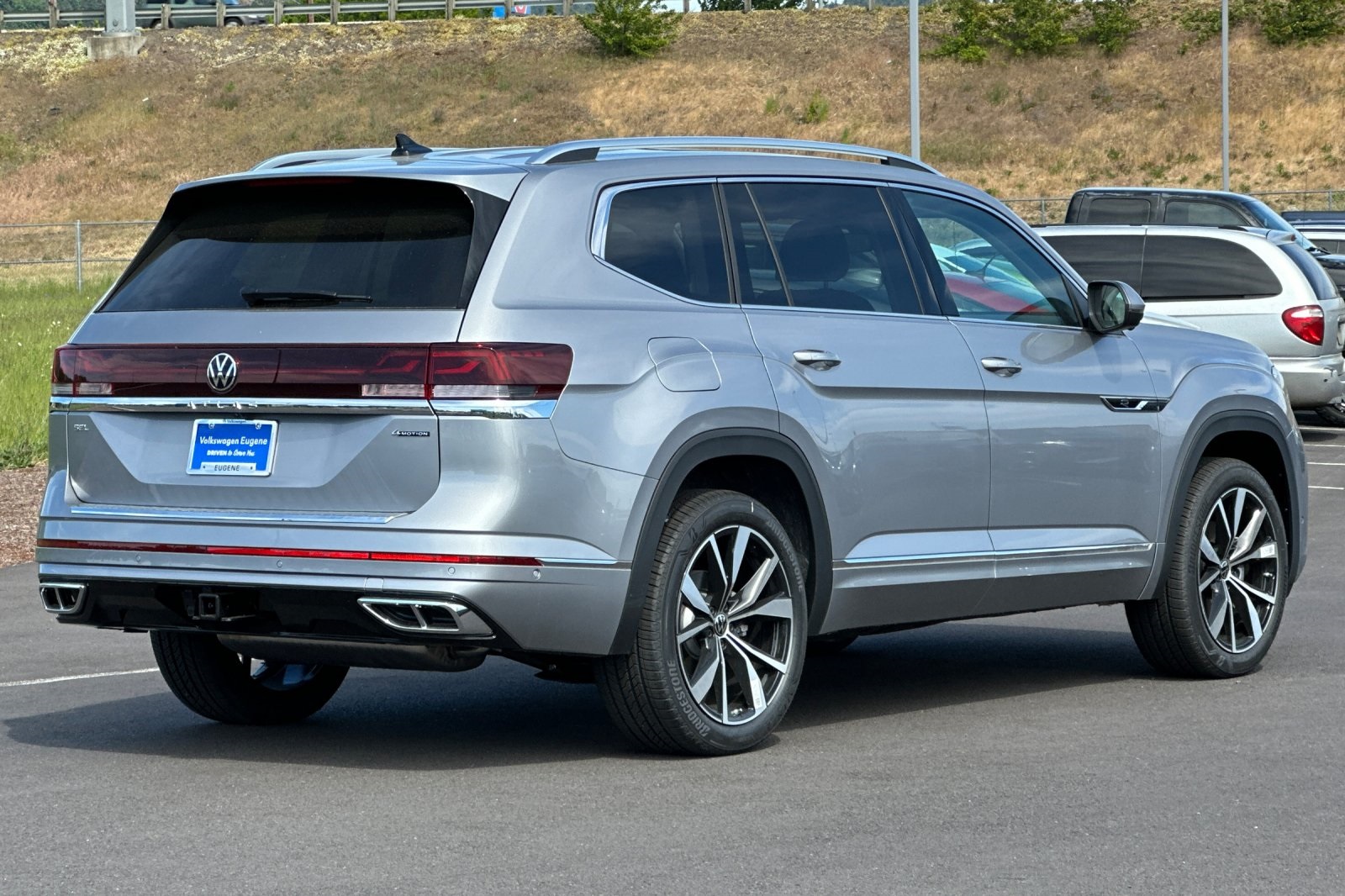 2025 Volkswagen Atlas SEL Premium R-Line photo 3