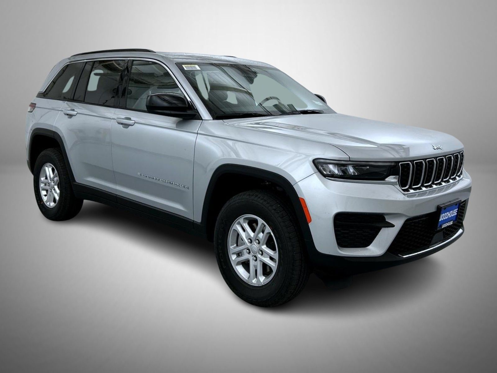 2025 Jeep Grand Cherokee Laredo photo 3