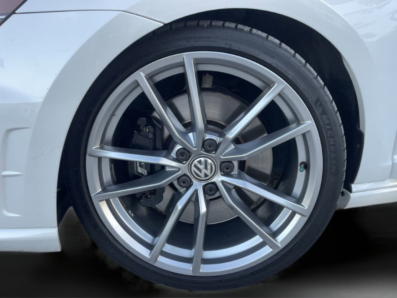 2017 Volkswagen Golf R 4Motion photo 32