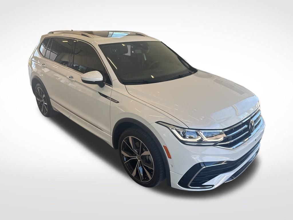 2024 Volkswagen Tiguan SEL R-Line Black photo 4