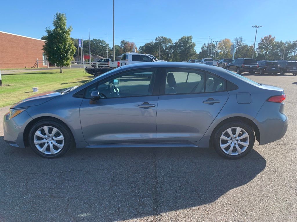 2023 Toyota Corolla LE photo 4