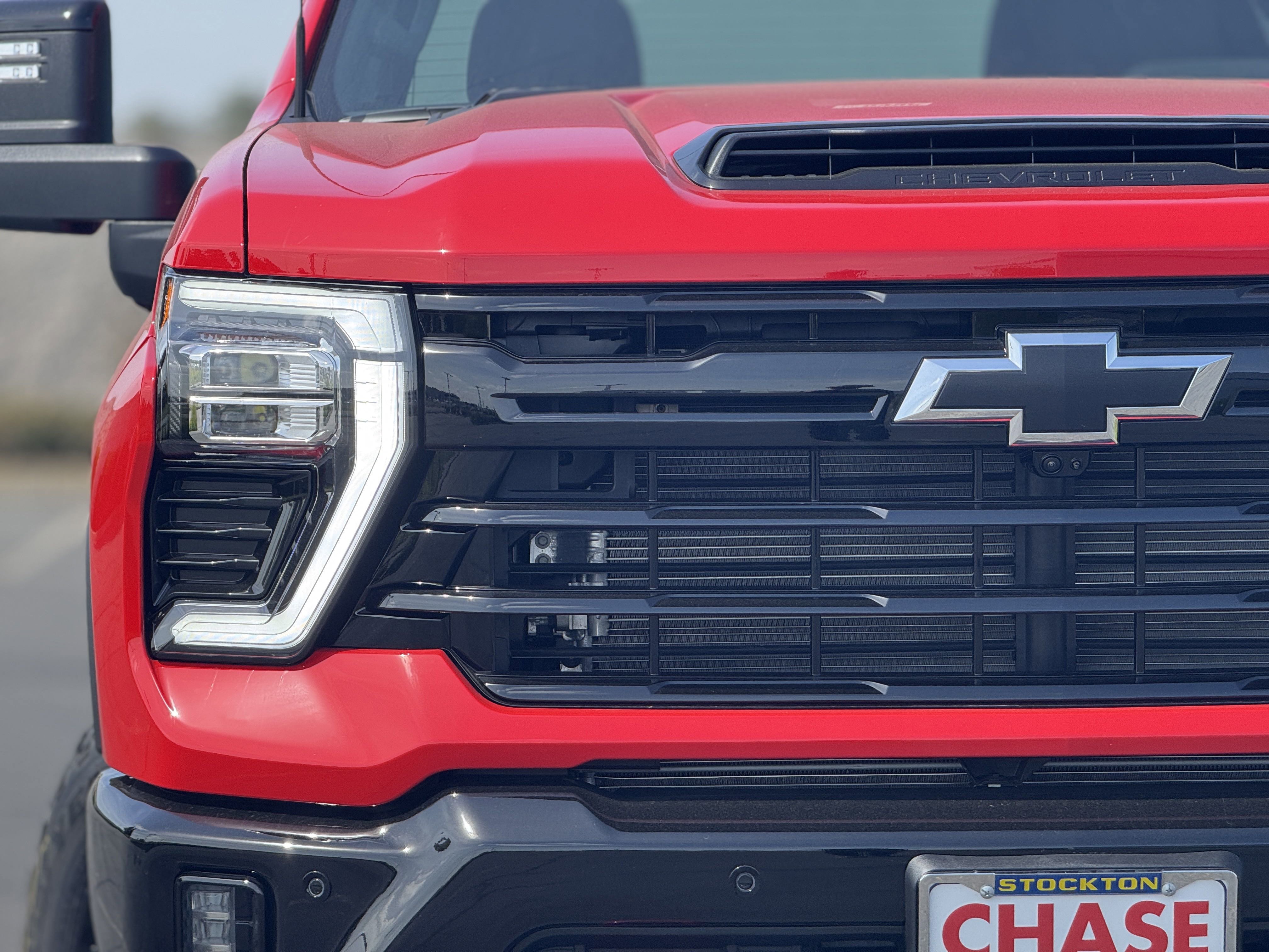 2025 Chevrolet Silverado 2500HD LT photo 3