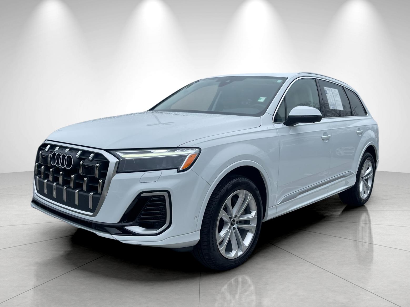 2025 Audi Q7 Premium Plus's photo