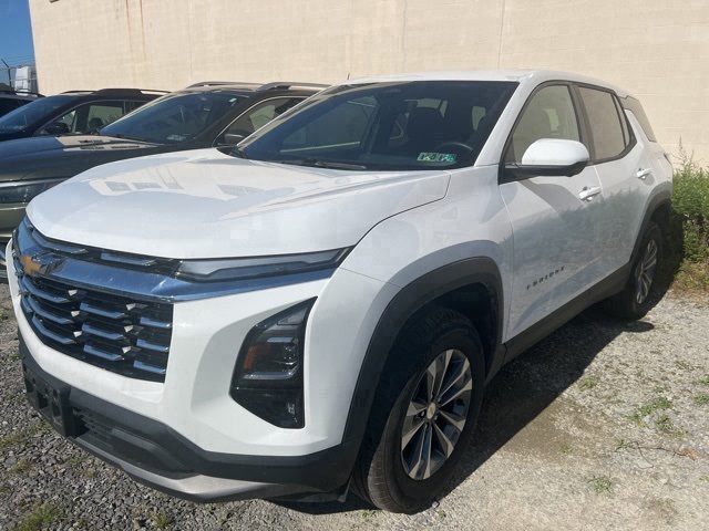 2025 Chevrolet Equinox LT photo 3