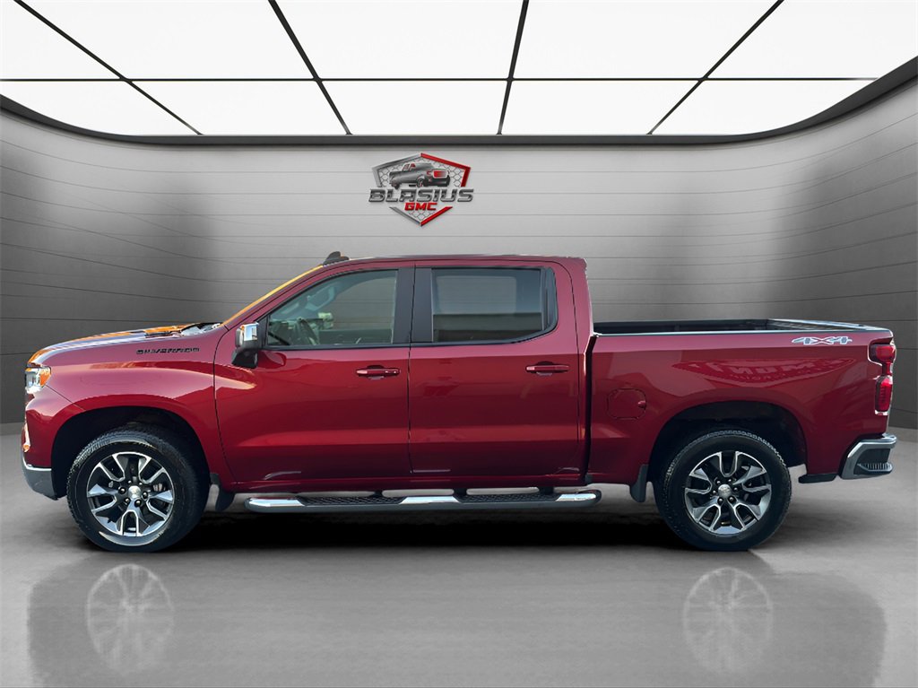 2023 Chevrolet Silverado 1500 LT photo 2