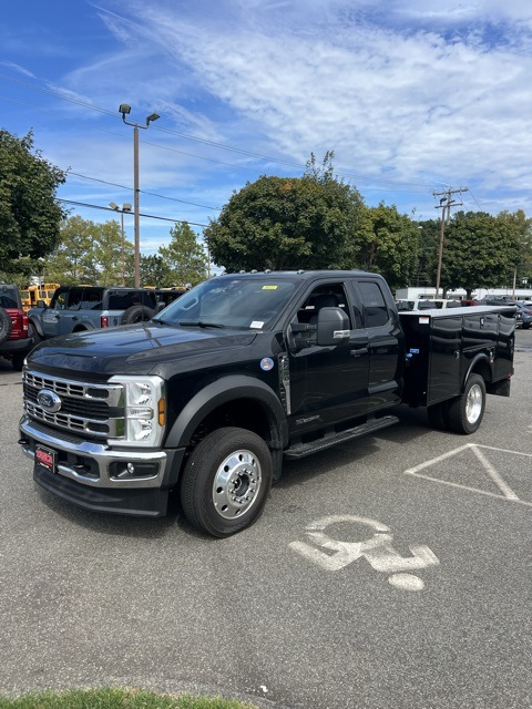 2025 Ford F-450 XLT photo 2