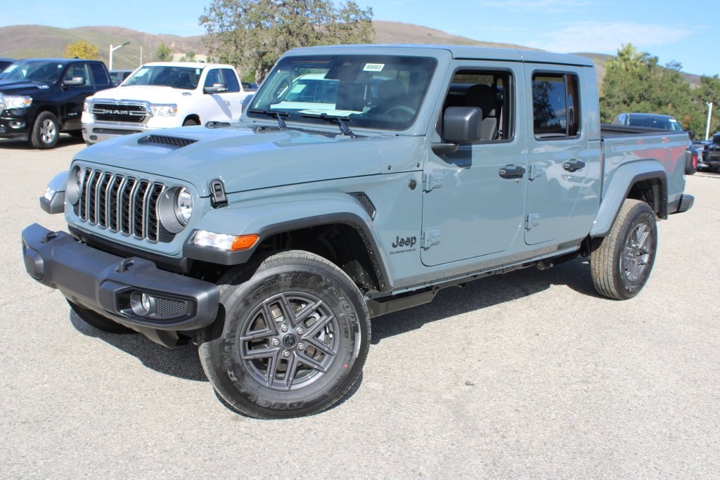 2026 Jeep Gladiator Sport S's photo