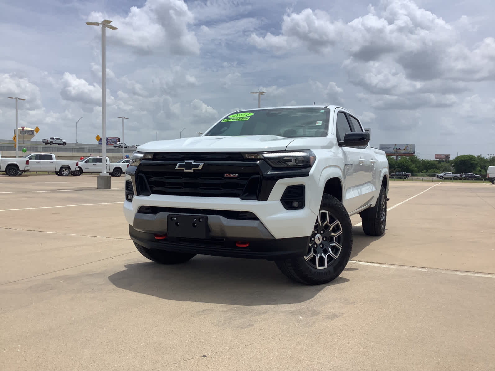 2024 Chevrolet Colorado Z71 photo 2