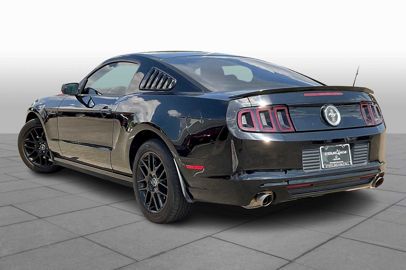 2014 Ford Mustang V6 photo 9