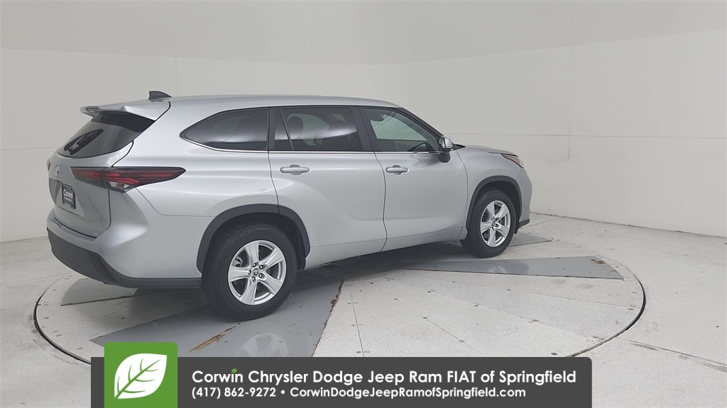 2024 Toyota Highlander LE photo 15
