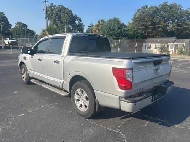 2017 Nissan Titan SV Crew Cab photo 2