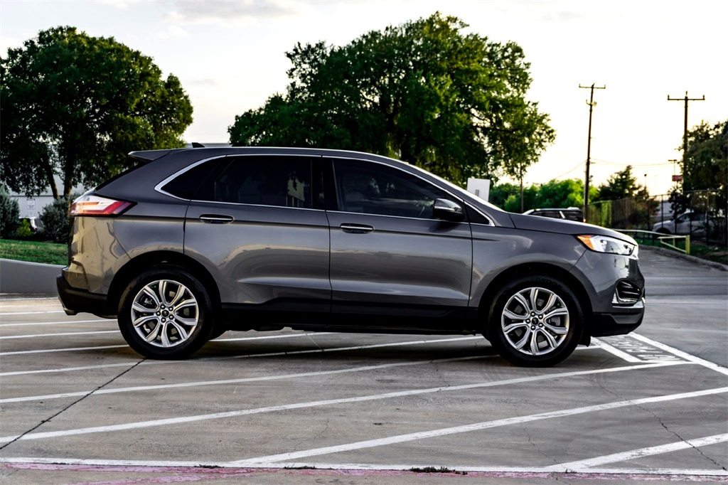 2024 Ford Edge Titanium photo 4