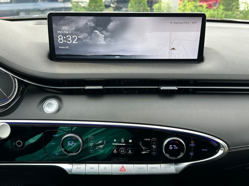 2025 Genesis Electrified GV70 Advanced photo 26
