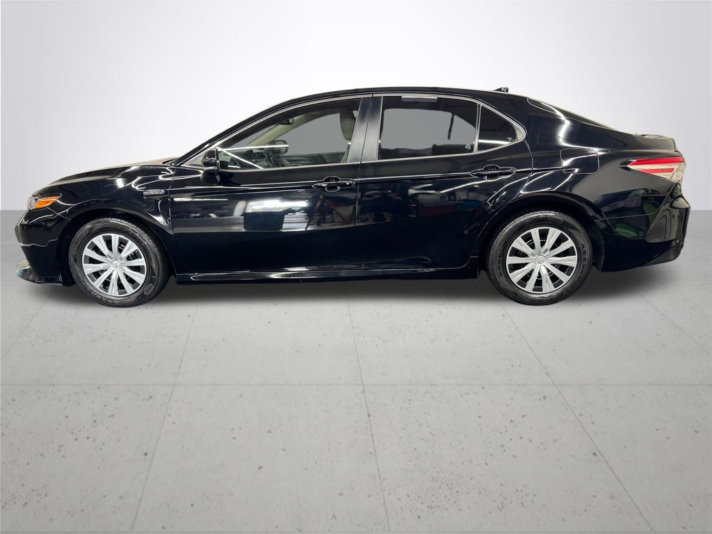 2018 Toyota Camry Hybrid LE photo 2