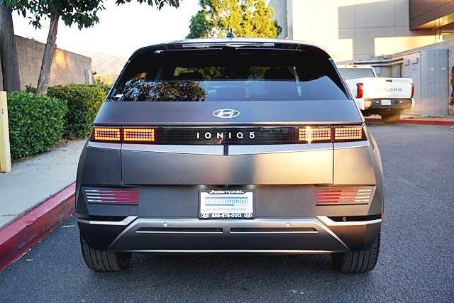 Used 2023 Gray Hyundai SEL image 8