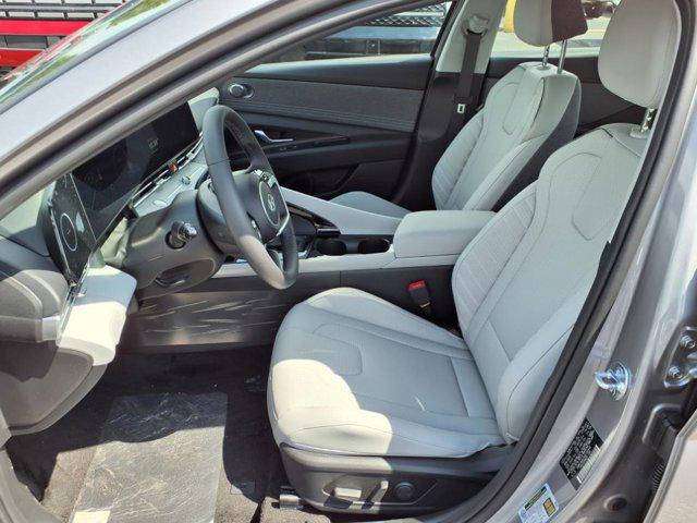 2025 Hyundai Elantra Hybrid Limited photo 4