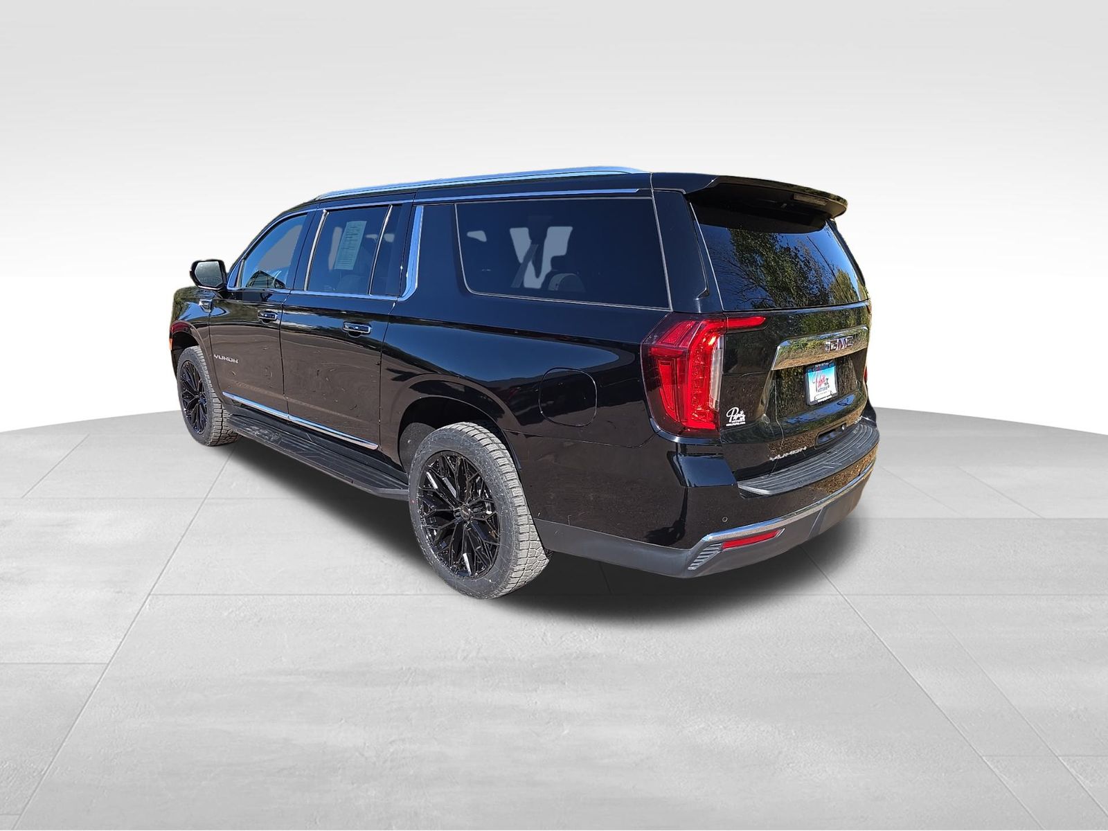 Used 2023 GMC Yukon XL SLT with VIN 1GKS2GKD3PR159276 for sale in Luverne, Minnesota