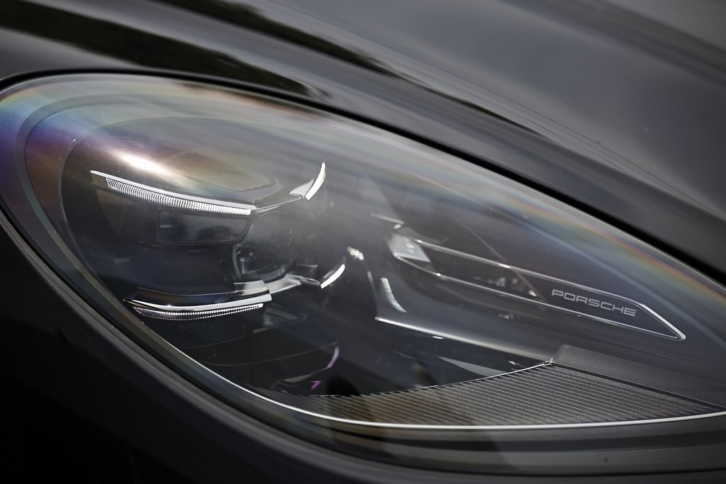 2025 Porsche Macan T photo 18