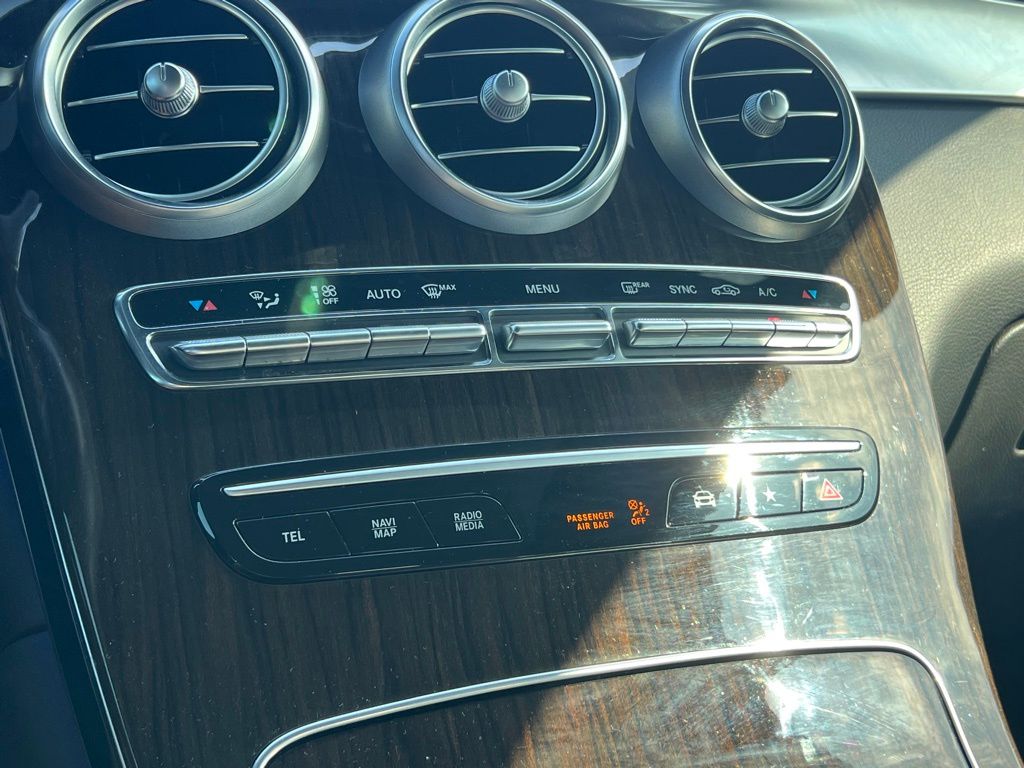 2021 Mercedes Benz GLC 300 photo 25