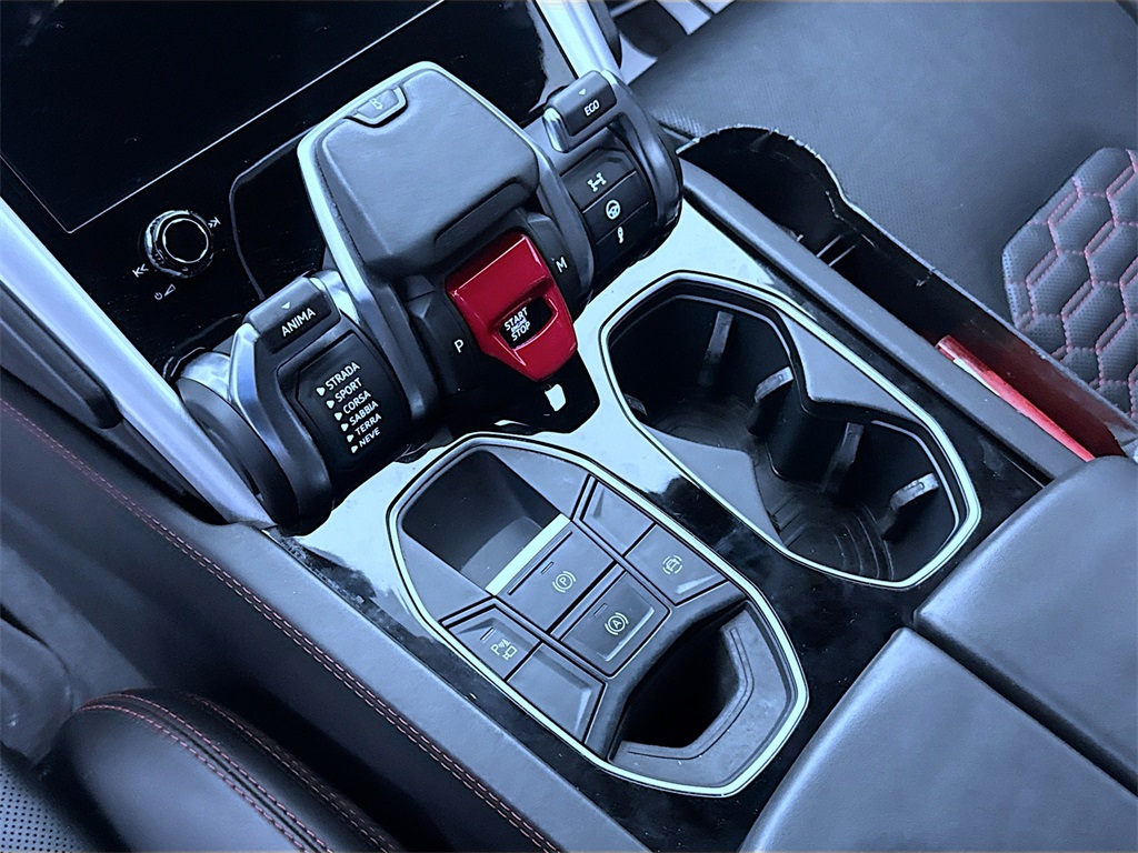 2019 Lamborghini Urus photo 16
