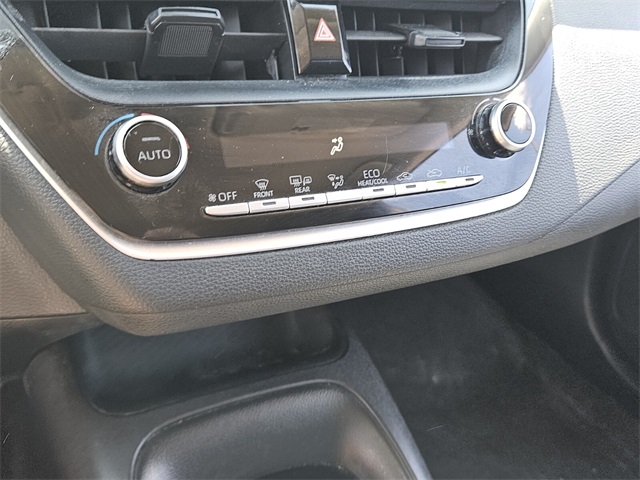 2021 Toyota Corolla LE photo 17