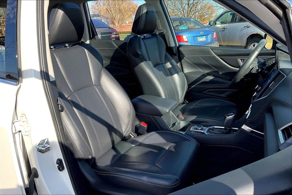 2022 Subaru Forester Touring photo 4