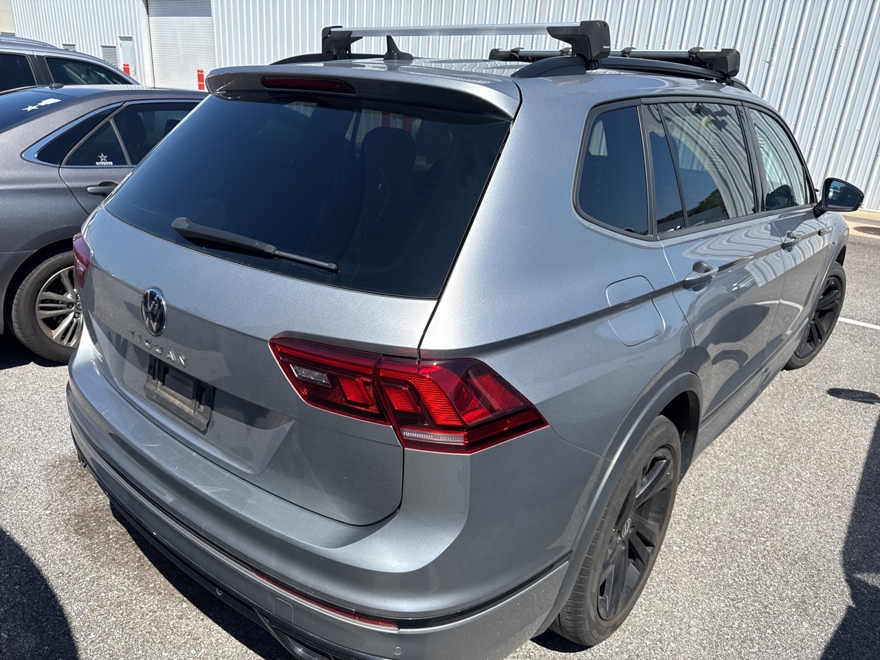 2023 Volkswagen Tiguan SE R-Line Black photo 8