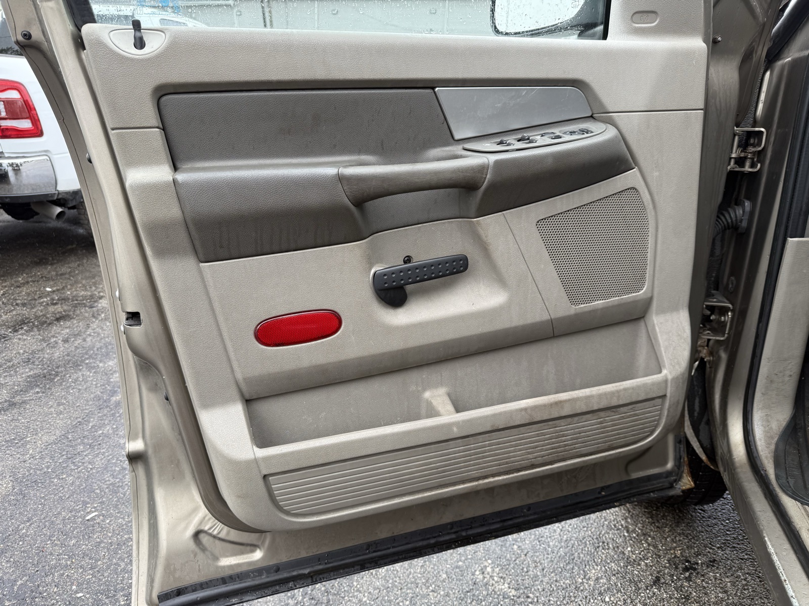 2008 Dodge Ram SLT photo 16