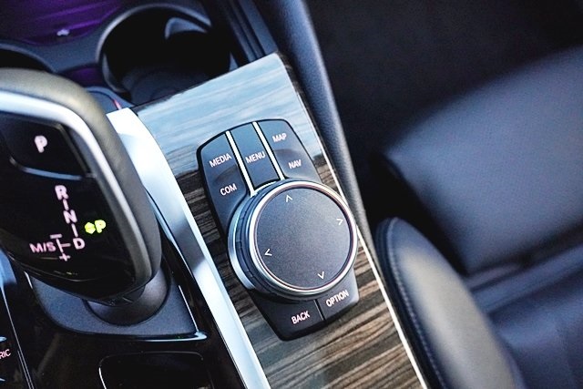 Used 2023 White BMW 530e iPerformance image 32