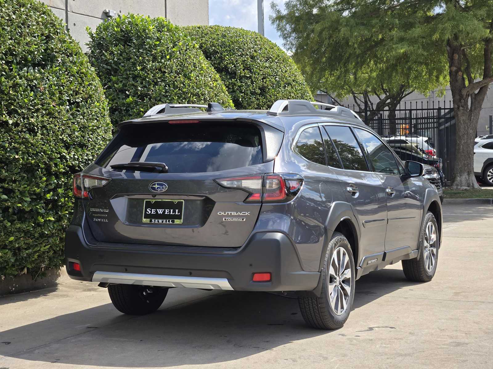 2025 Subaru Outback Touring photo 4