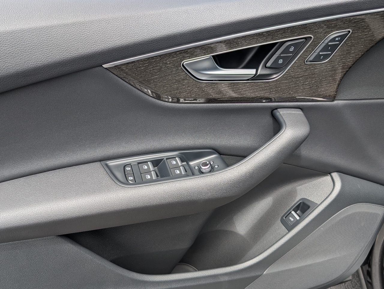2025 Audi Q7 55 Premium photo 9