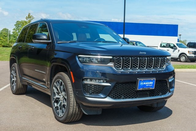 2023 Jeep Grand Cherokee Summit photo 3